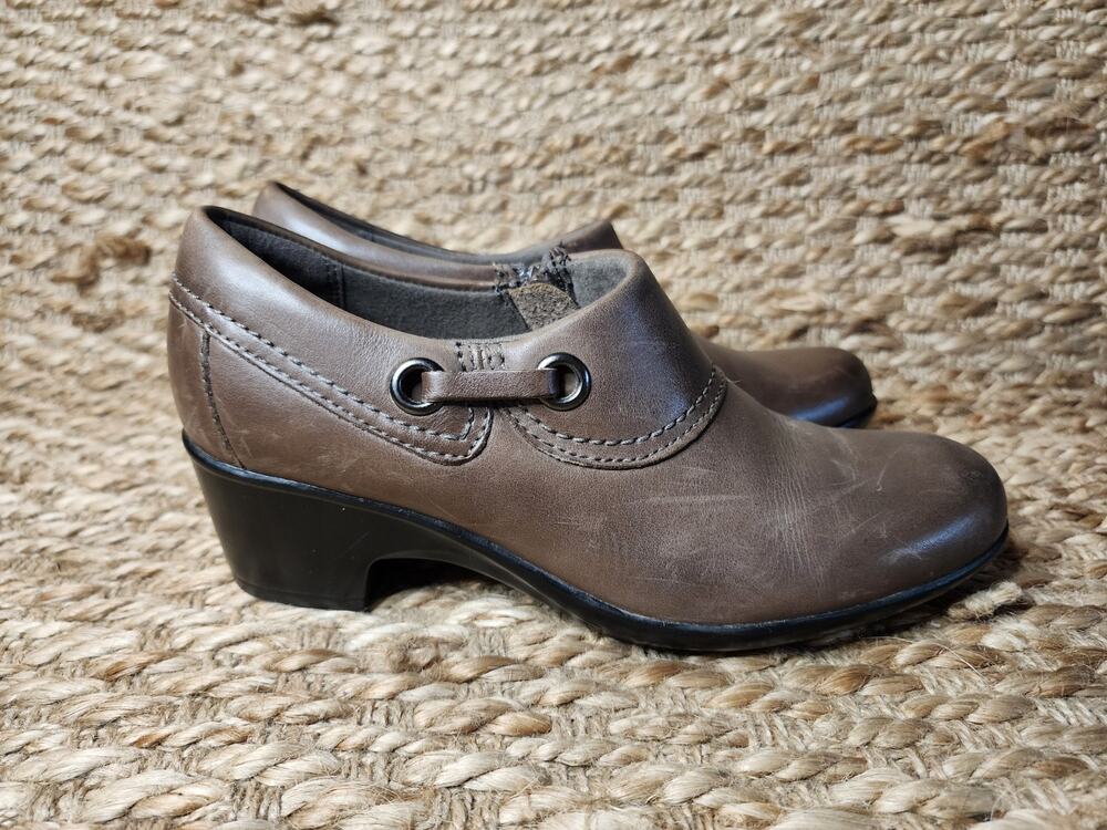 Clarks Collection Women 7.5M Zip Shoes Heeled Brown Booties Leather Upper New!